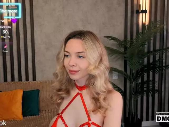 Hollywww from BongaCams