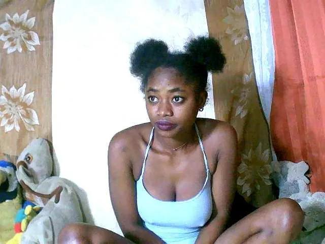 Honoratte from BongaCams