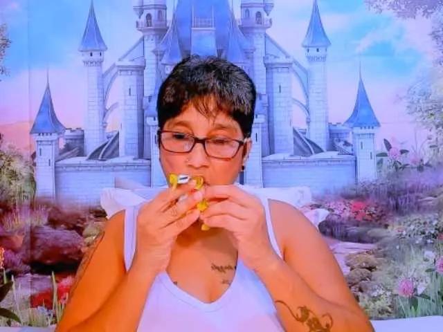 indianroxy from BongaCams