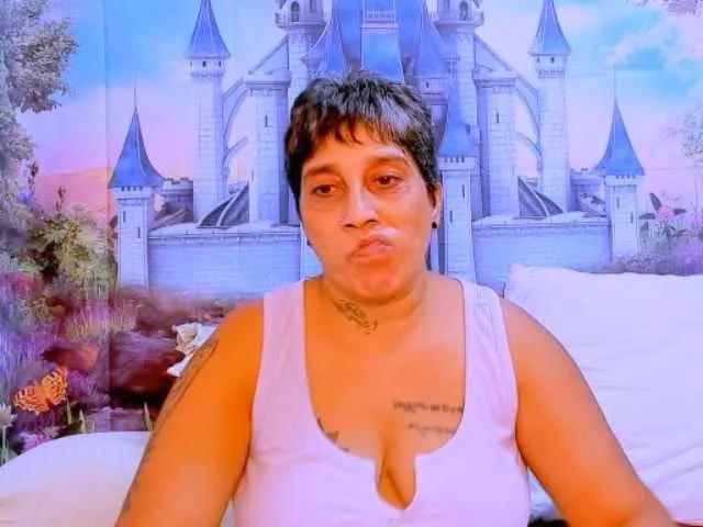 indianroxy from BongaCams