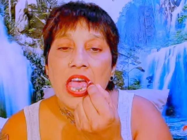 indianroxy from BongaCams
