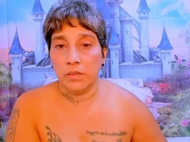 indianroxy from BongaCams