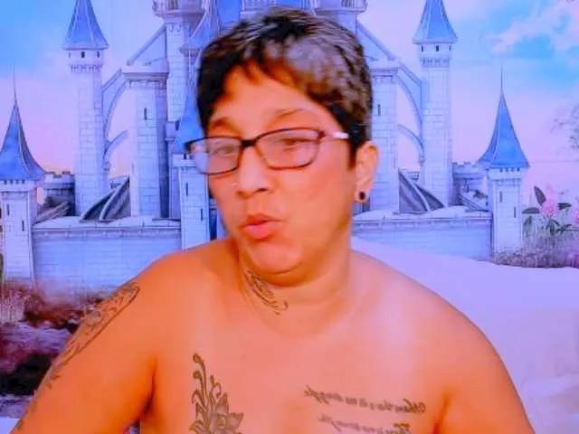 indianroxy from BongaCams