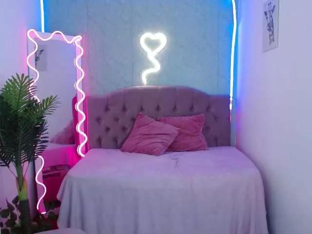 iris-tay on BongaCams 