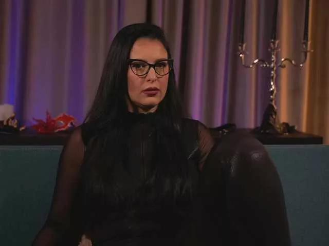 KellyKent from BongaCams