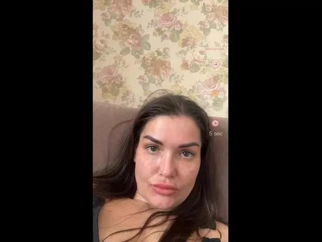 KikiMilf84 from BongaCams