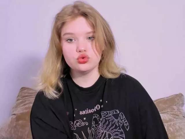 KITI111 from BongaCams