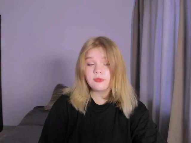 KITI111 from BongaCams