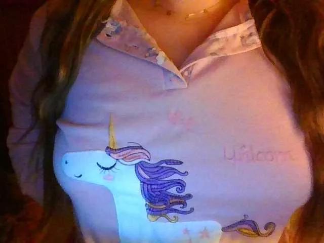 Kitty21 from BongaCams