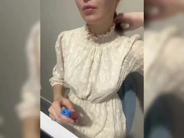 LanaDL18 from BongaCams