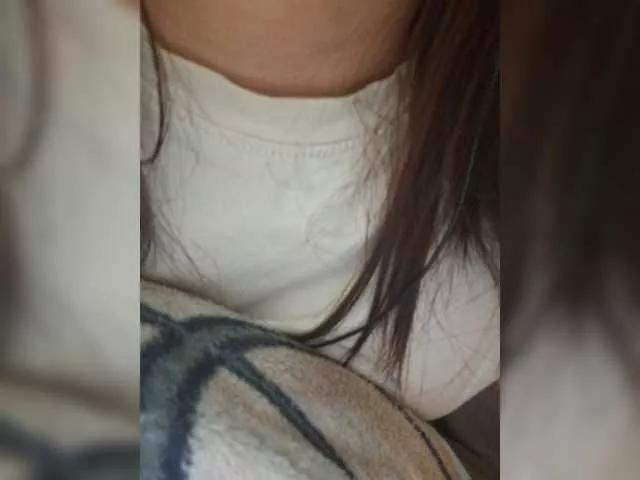 leila17 from BongaCams