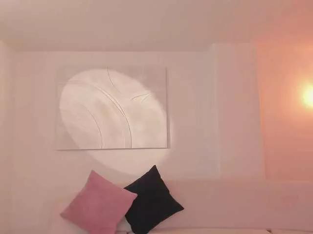 LelaWest from BongaCams