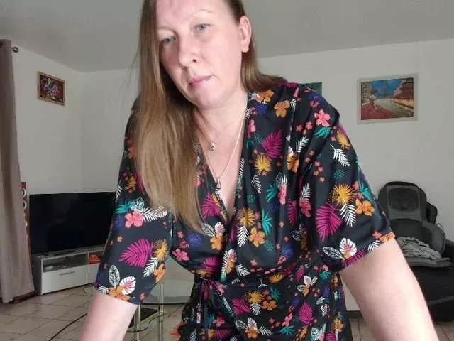 Lelena13 from BongaCams