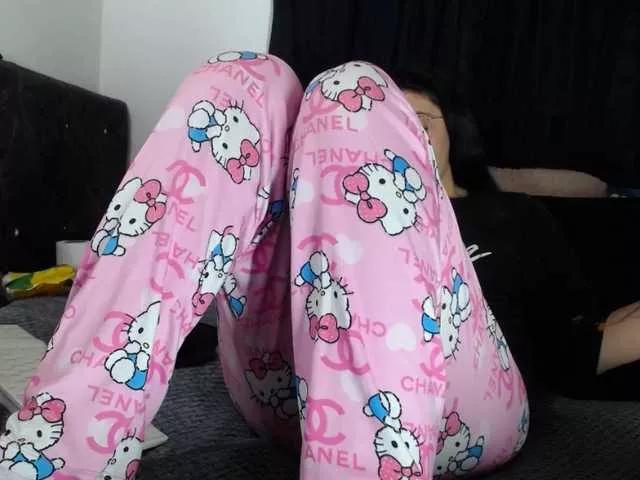 Lesliee22 from BongaCams