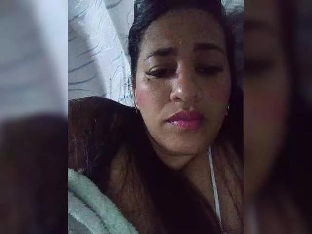 Letty33 from BongaCams
