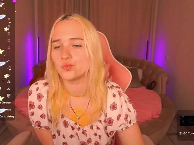 LilElfie from BongaCams