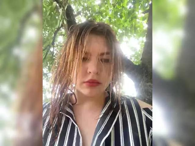 Lilian00666a from BongaCams
