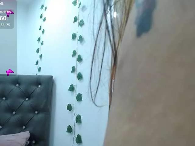 lizzybarbie1 from BongaCams