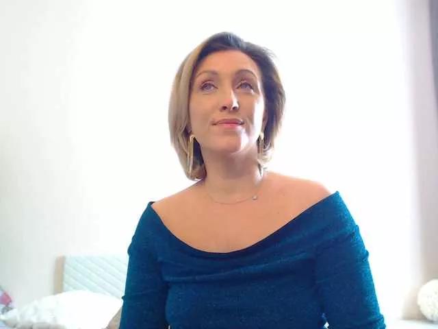 Lola-Nelson from BongaCams