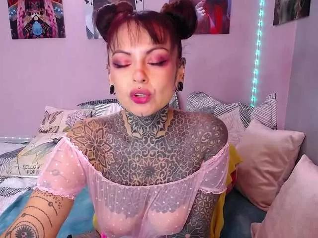 LolaRouse from BongaCams