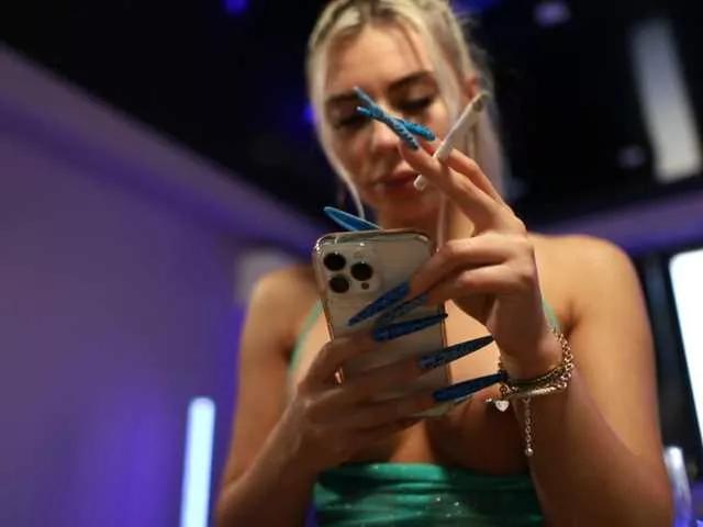 Girls: try live performances with matured performers, from dancing to quirks, in a variety of beautiful sex cams.