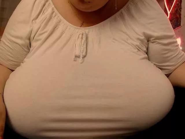 Mayabigtitss from BongaCams
