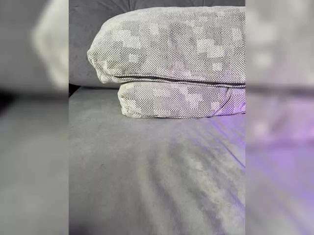 MillyMillya from BongaCams