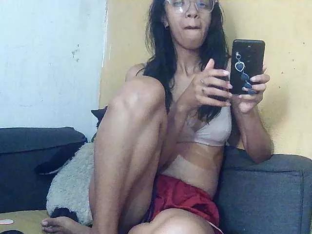 Mimie586 from BongaCams