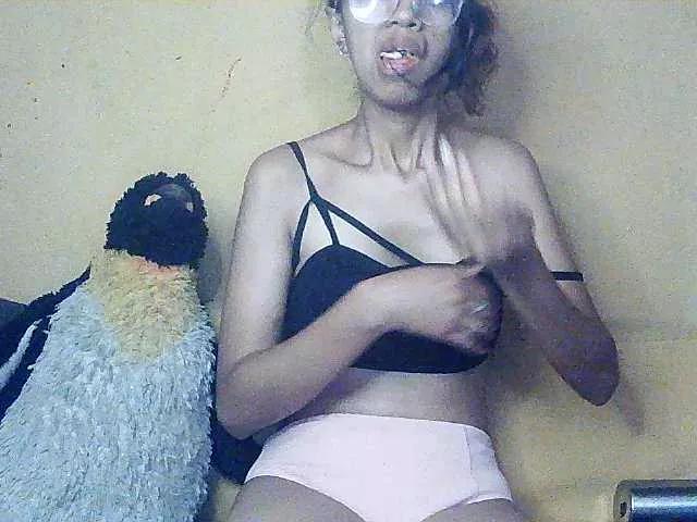 Mimie586 from BongaCams