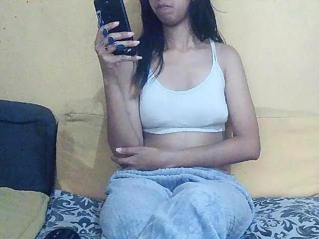 Mimie586 from BongaCams