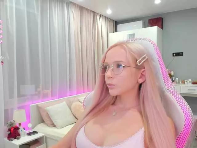 my--Polina from BongaCams