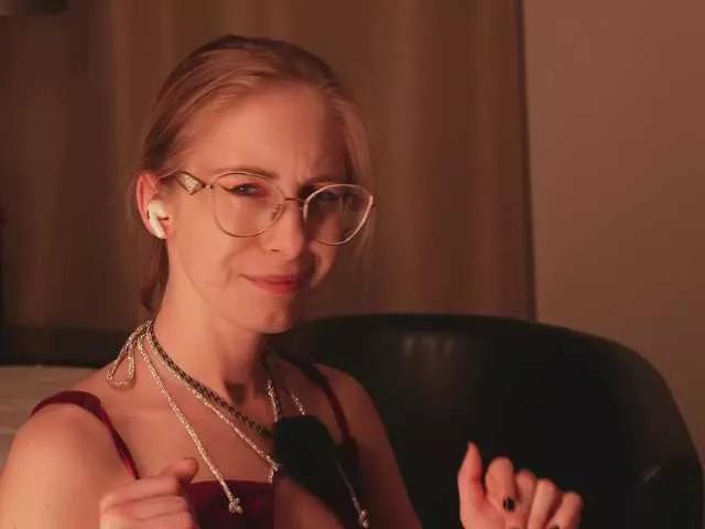 Nikki-Gia from BongaCams