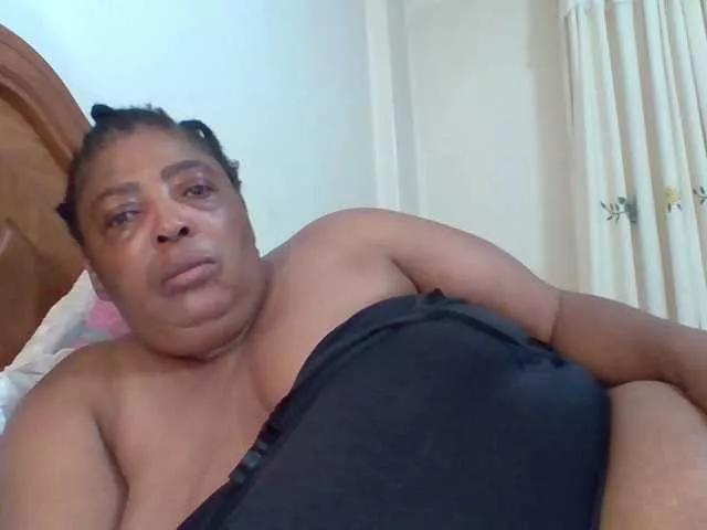 pussylips53 from BongaCams