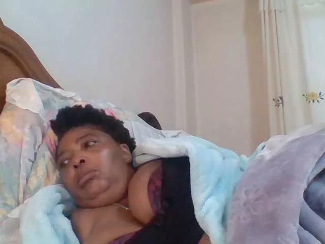 pussylips53 from BongaCams