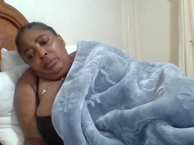 pussylips53 from BongaCams