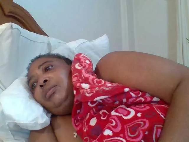 pussylips53 from BongaCams