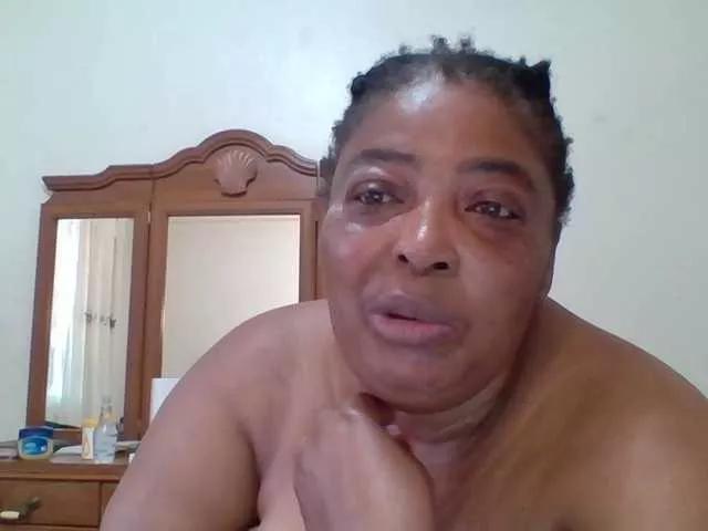 pussylips53 from BongaCams