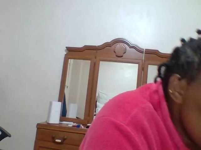 pussylips53 from BongaCams