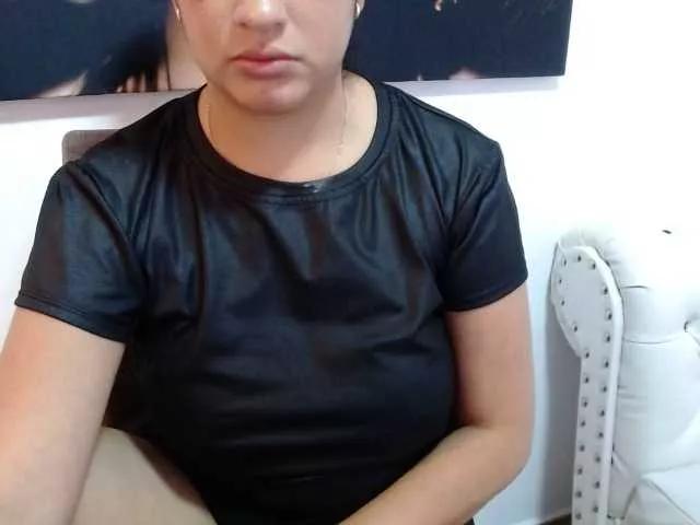 sara401 from BongaCams