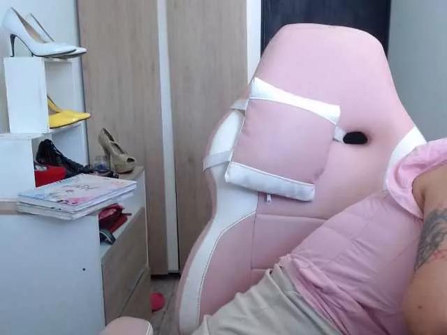 sara401 from BongaCams