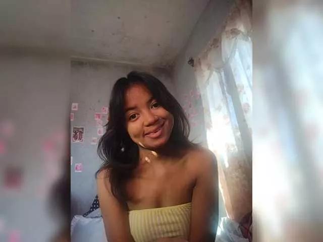 sarahjone from BongaCams
