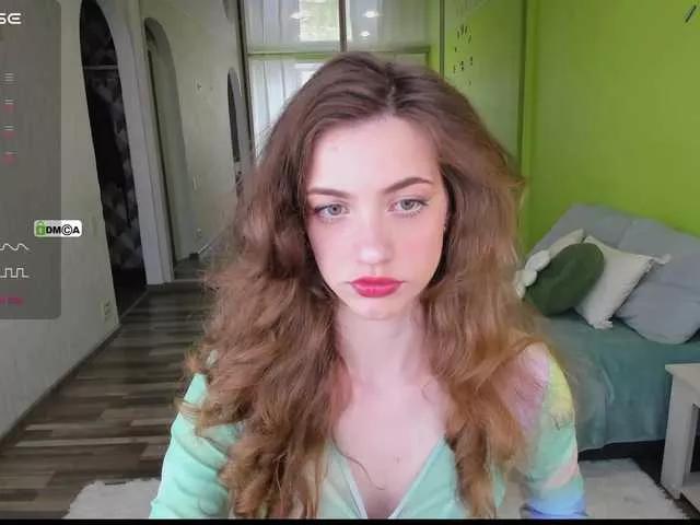 SarahSupershy from BongaCams