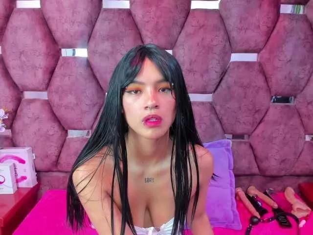 SaraLoveee from BongaCams