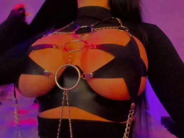 SashaBlue from BongaCams