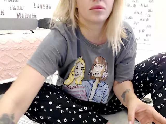 sweetdaiana23 from BongaCams