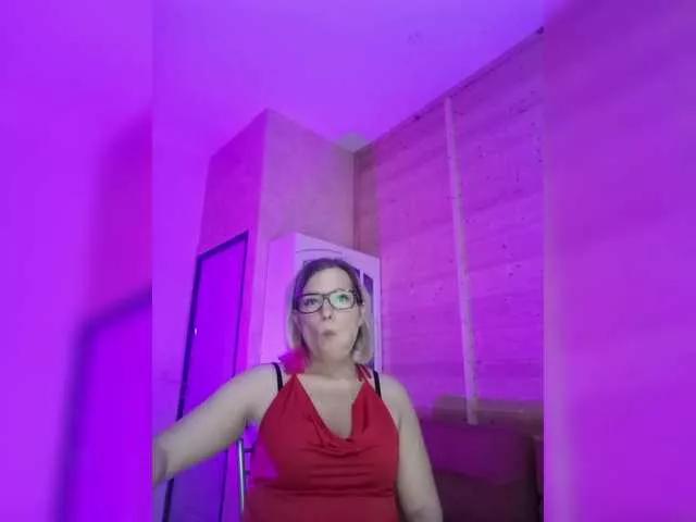 sweeteve050 from BongaCams