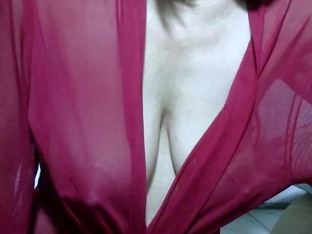 sweetmama17 from BongaCams