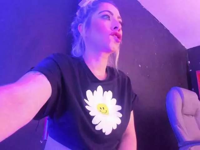 Girls: try live performances with matured performers, from dancing to quirks, in a variety of beautiful sex cams.