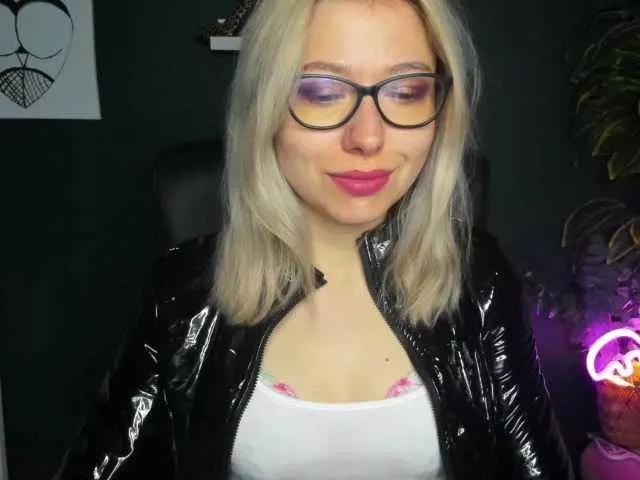 xxHeidiLove from BongaCams