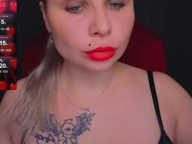YourFunnyBlondiee from BongaCams is Freechat